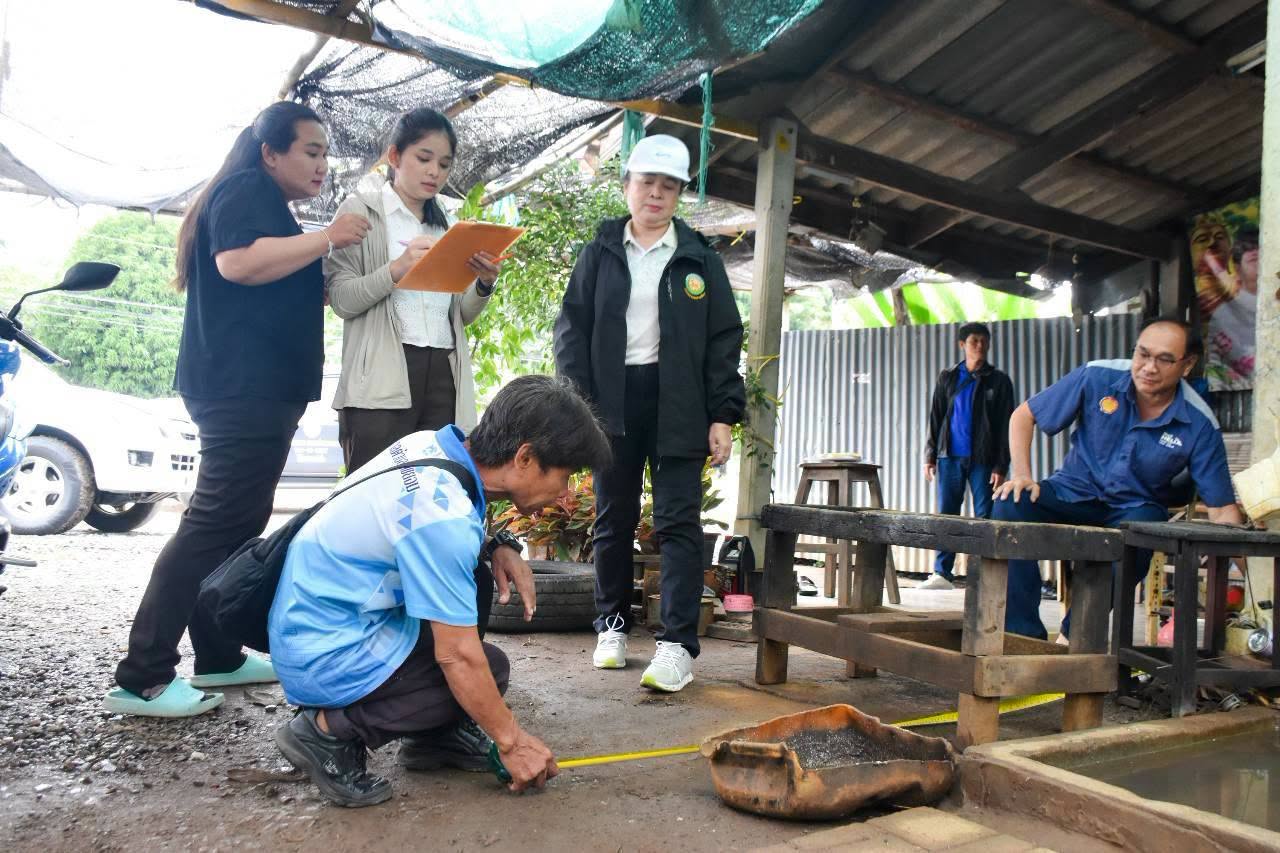 เทศบาลตำบลหนองพยอม กองสาธารณสุขและสิ่งแวดล้อม ลงพื้นที่ออกใบอนุญาตประกอบกิจการที่เป็นอันตรายต่อสุขภาพ